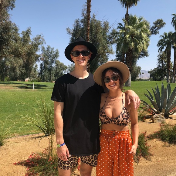 Meet your Posher, Megan - Picture 2 of 3